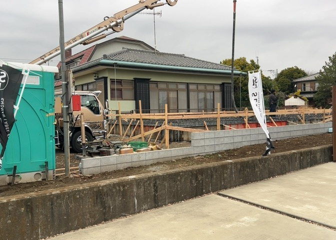 駐車場と明記されていても、最小スペースでつくられた駐車場だと大型車は駐車できなかったり、出入りしにくくなったりする可能性があります。お車のサイズと購入したい物件の駐車場のサイズを現地で確認しましょう。