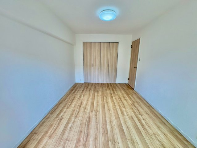 洋室6帖・収納付きで、お部屋がすっきり片付きます。