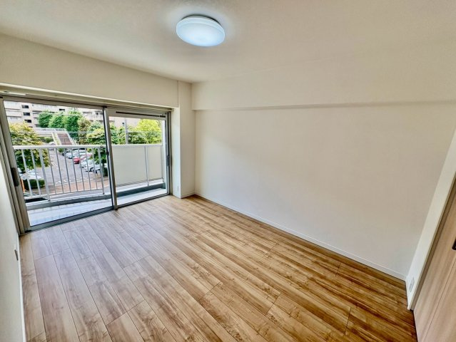 洋室6帖・収納付きで、お部屋がすっきり片付きます。