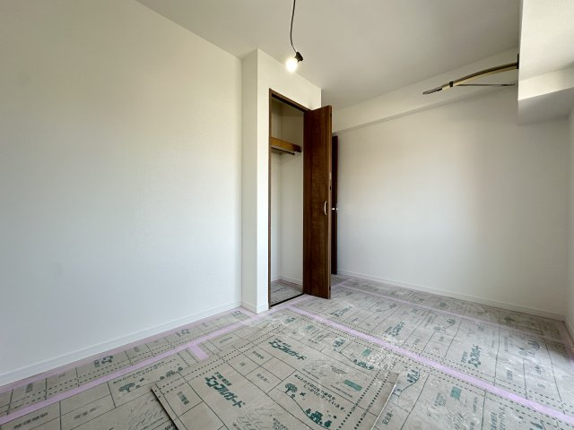 開き戸の居室は主寝室や書斎など、ライフスタイルに合わせて柔軟にお使いいただけます。