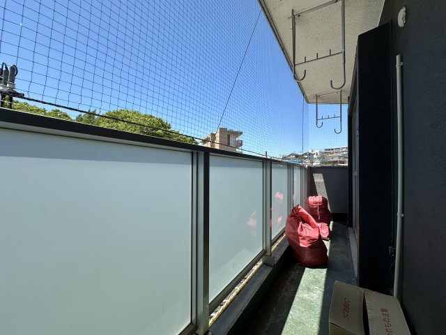 広くワイドなスペースになっているので、一度にたくさんの洗濯物が干せそうですね。