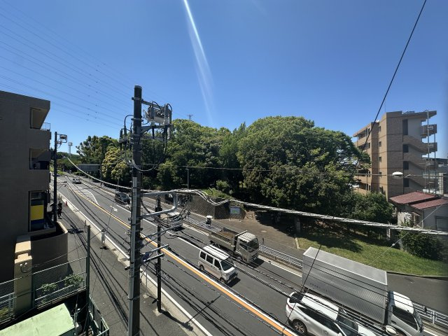 岸根公園を望む緑豊かな眺望です。ぜひ実際にご覧になってください。