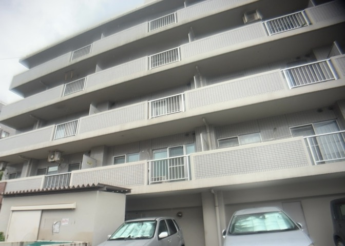 外観はマンション管理がされているかの目安になります。築年数が古いと、壁面は劣化してひび割れが生じることも！建物が古びていても細かいところが修繕されていると、きちんと管理されているなぁと感じるでしょう。