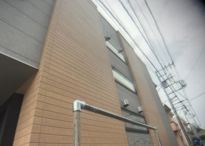 景色重視でお家選ぶをするとスーパーが遠い！学校が遠い！など生活をするうえで利便性で困ることもあります。まず一度現地を見学する際に、周辺の施設などがあるかを確認し、暮らし始めた後のことを想像しましょう。