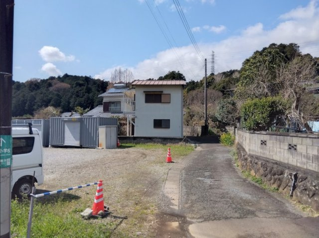 駐車スペースやお庭もしっかり確保できる広さです。開放感のある立地で、のびのびとした暮らしを実現できます。