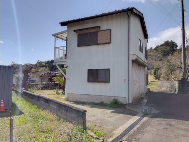 多用途に活用可能な物件です。住宅用地としてはもちろん、資材置き場や作業スペースとしての利用もご検討いただけます。用途に合わせた柔軟な活用ができる点が魅力です。