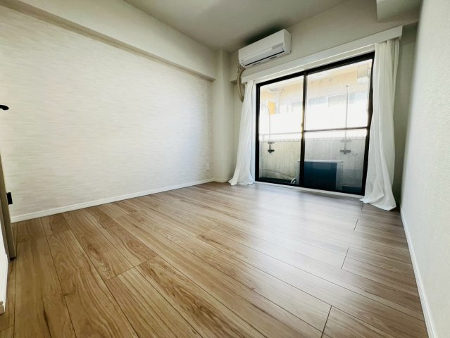 最上階の角部屋なので、上の階の足音などを気にせず、ぐっすり深い眠りにつけそうです。