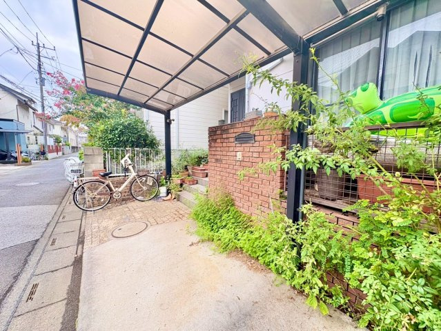 ■お好きなハウスメーカーで建築可能です！　■土地面積約30坪・整形地　■南東道路・日当たり良好！　■近くに商業施設充実！　■東越谷小学校徒歩3分(210ｍ)・越谷東中学校徒歩19分(1500ｍ)