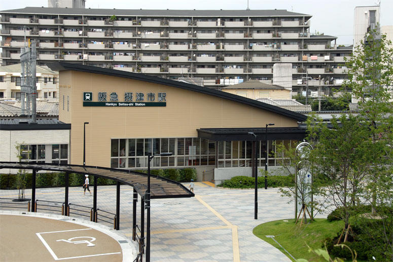 阪急京都線「摂津市」徒歩4分の駅近のマンションです。