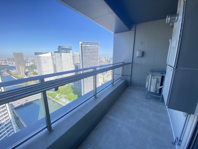 北東向きバルコニー　眼下に朝潮運河を望みます　