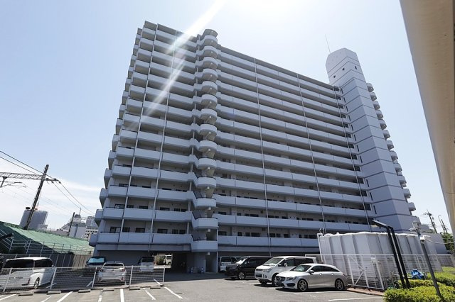 敷地内駐車場有り！快適なカーライフをサポート。空き状況は都度お気軽にお問合せください。