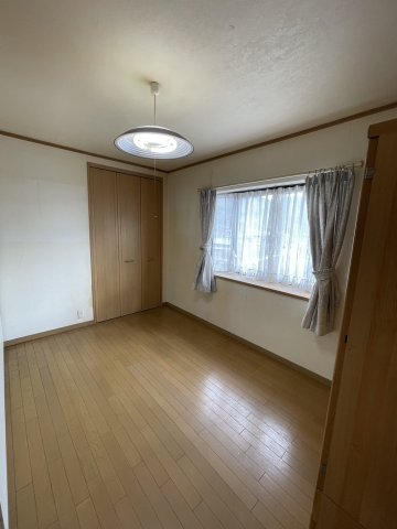 明るい洋室です