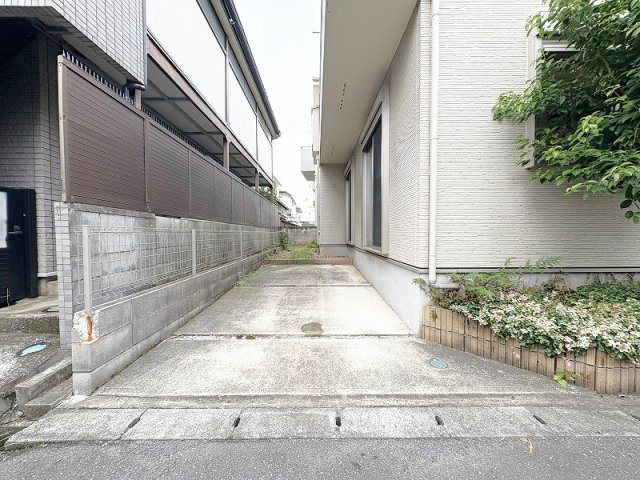 コンビニまで徒歩2分！ちょっとした買い足しも大変便利。