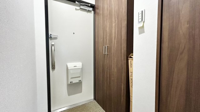 高さのあるシューズクローゼットがついております。