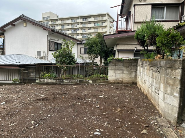 土地を買う際、住む地域の自治体や福祉の補助制度にも注目してみましょう。子供や老人の医療補助やゴミ出しのルールなど、自治体によってルールに大きな違いがあるため、暮らしやすい土地で判断するとよいでしょう。