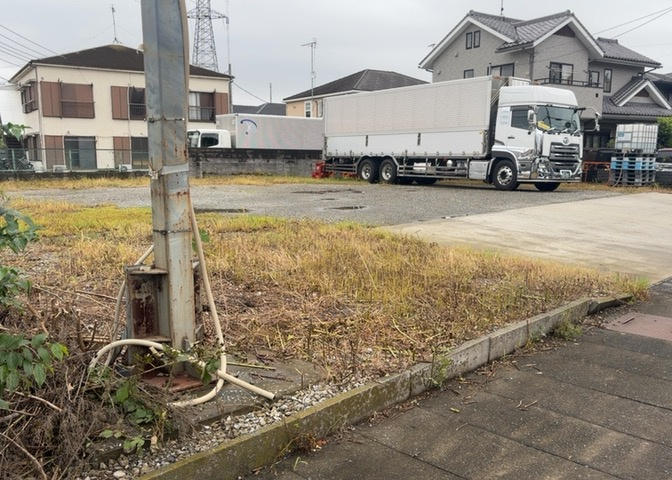 土地を買う際、住む地域の自治体や福祉の補助制度にも注目してみましょう。子供や老人の医療補助やゴミ出しのルールなど、自治体によってルールに大きな違いがあるため、暮らしやすい土地で判断するとよいでしょう。