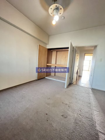 【グランドメゾン小阪の洋室】