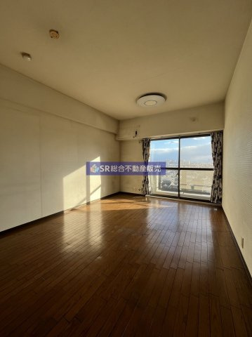 【グランドメゾン小阪の居間】