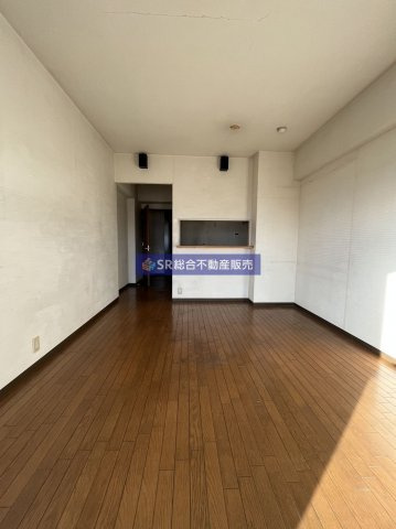 【グランドメゾン小阪のリビングダイニング】