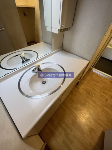 【グランドメゾン小阪の独立洗面台】