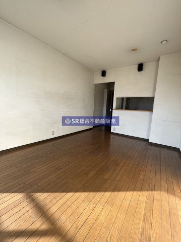 【グランドメゾン小阪のリビングダイニング】