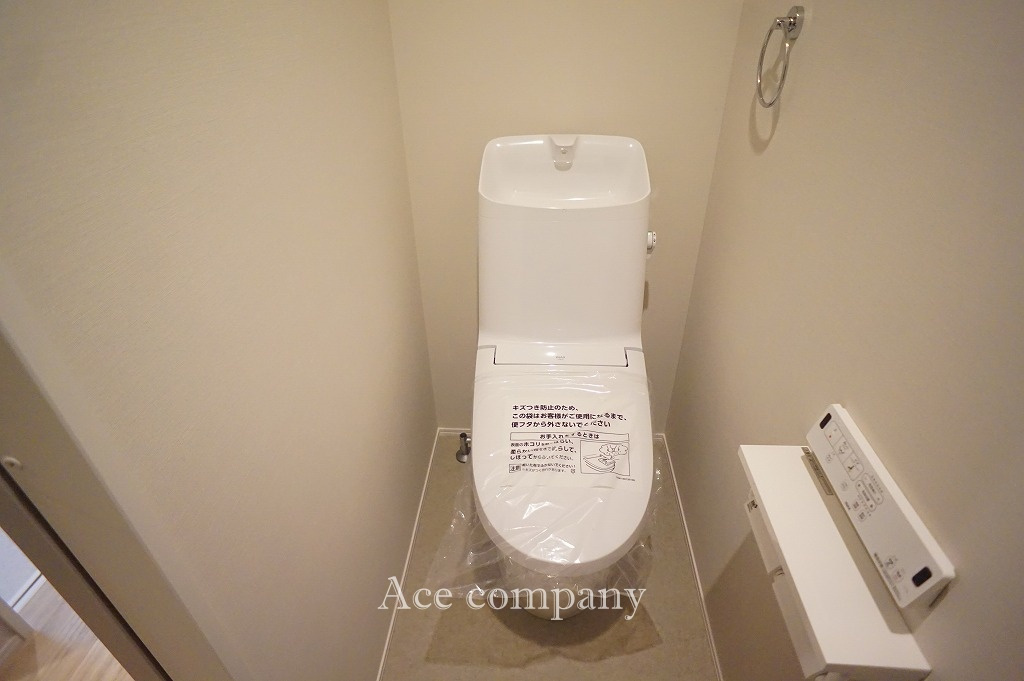 トイレは1階と2階の2ヶ所に完備♪こちらは1階のシャワートイレです☆