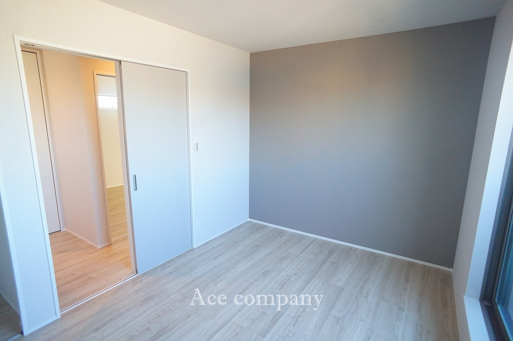 【3階：洋室6帖】バルコニーに面した引き戸のお部屋です☆