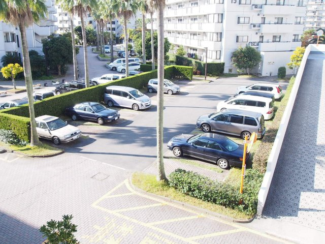 駐車場1台分の専用使用権が無料。