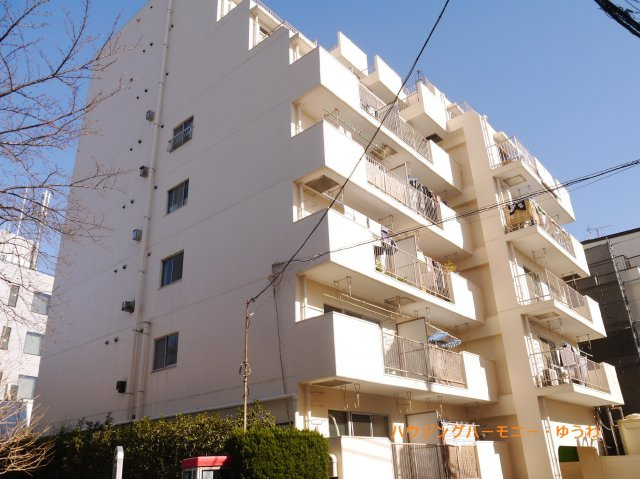 穏やかな風と陽光を導き、プライバシーに配慮された設計プランを採用し、居住性を一段と心地よいものにしています。