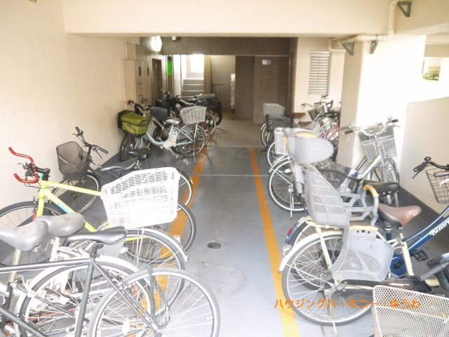 屋根付きの駐輪場となっていますので、雨の日でも大切な自転車が濡れずに済みます。