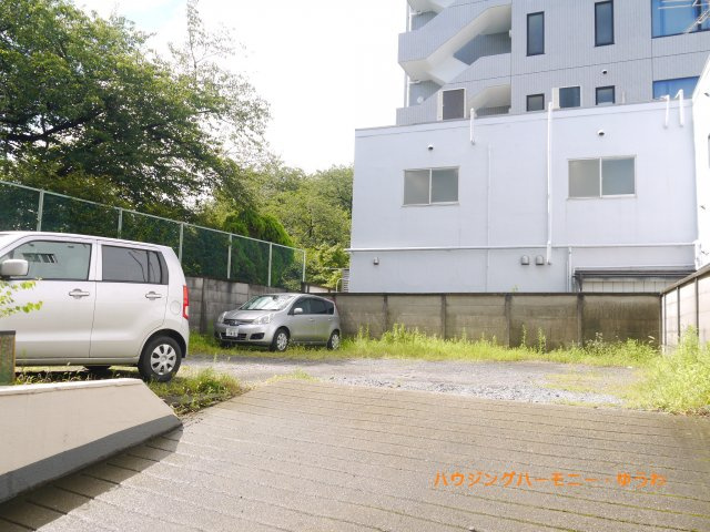 自走式の駐車場がありますので、車必須のかたには、安心です。