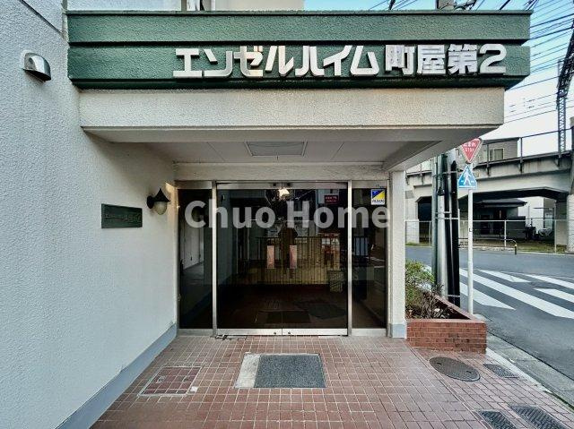 【エントランス】マンションのエントランスは、その物件の印象を決める、顔とも言える場所です。毎日通る場所ですからきれいなのが一番です。