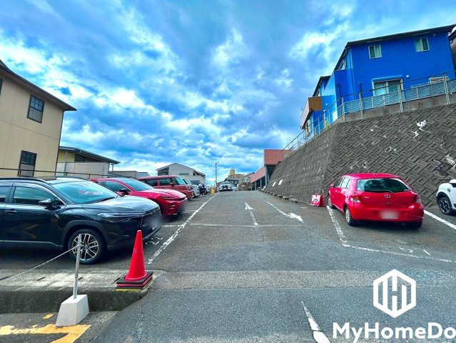 駐車場あり。空き状況につきましてはお気軽に弊社までお問い合わせください。