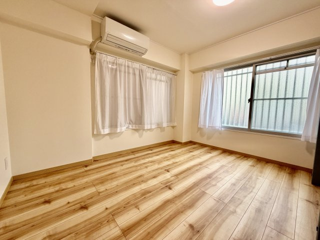 インテリアショップで見掛けた「あの家具」も置ける、ゆったりとした空間。時に広さが上質な寛ぎの時間になる事も。