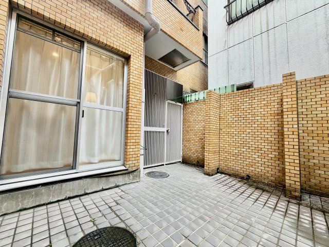 鉢植えを買ってお庭をデザインして家族の憩いの場にしましょう