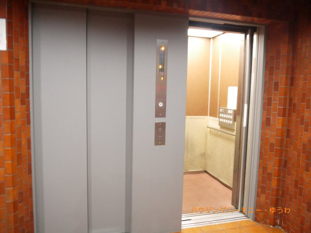 勿論エレベーターが備え付けられています。