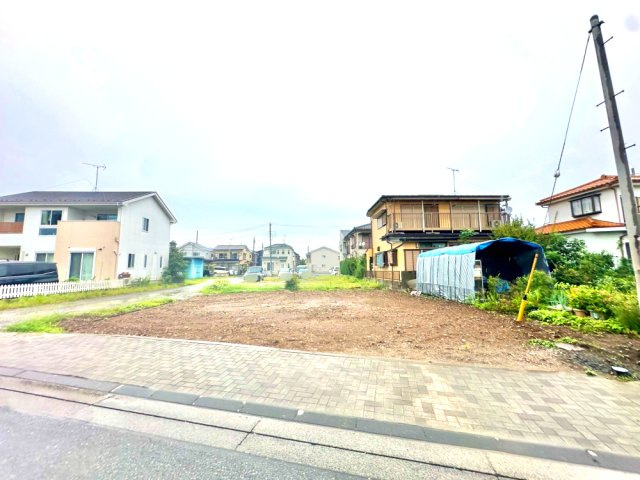 南向きに9.3ｍ道路に12.2ｍ接道しております。どなたでも建築可能な135.39？の広々した土地です！是非現地ご覧ください♪