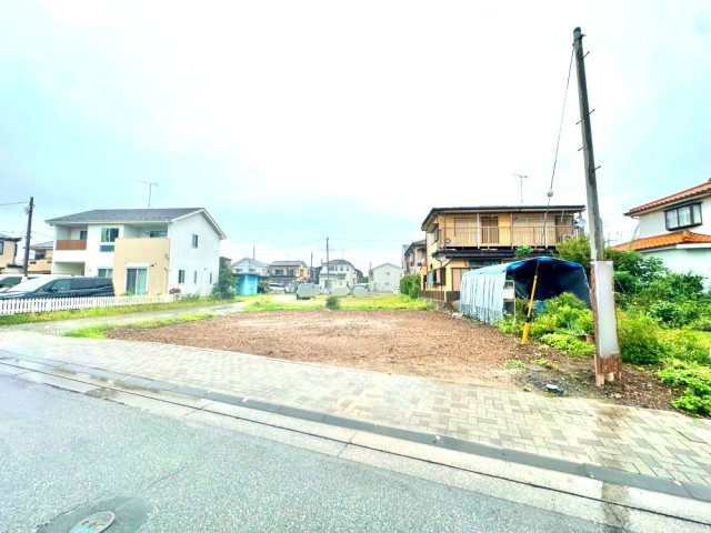 南向きに9.3ｍ道路に12.2ｍ接道しております。どなたでも建築可能な135.39？の広々した土地です！是非現地ご覧ください♪
