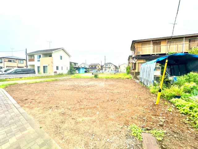 南向きに9.3ｍ道路に12.2ｍ接道しております。どなたでも建築可能な135.39？の広々した土地です！是非現地ご覧ください♪