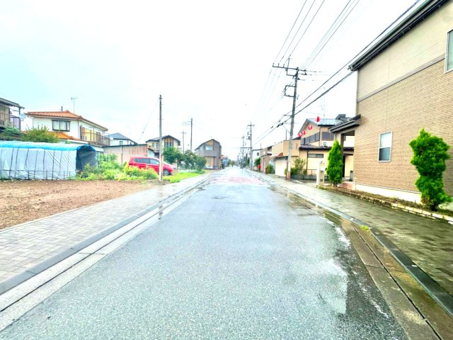 南向きに9.3ｍ道路に12.2ｍ接道しております。どなたでも建築可能な135.39？の広々した土地です！是非現地ご覧ください♪
