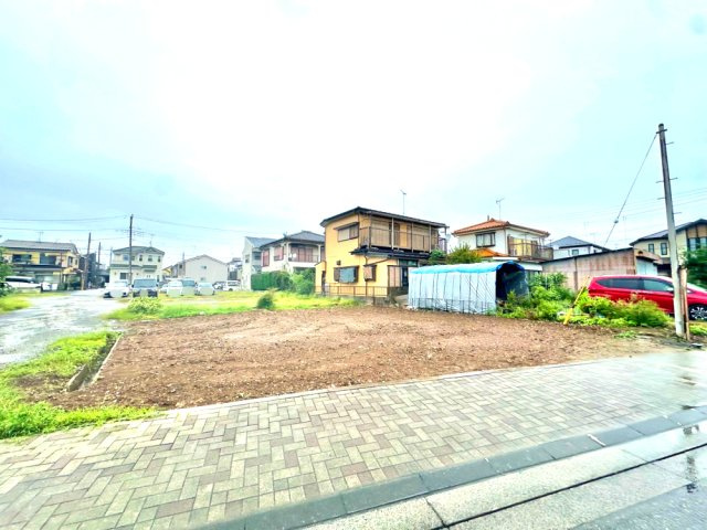 南向きに9.3ｍ道路に12.2ｍ接道しております。どなたでも建築可能な135.39？の広々した土地です！是非現地ご覧ください♪