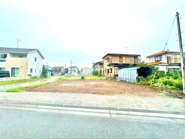 南向きに9.3ｍ道路に12.2ｍ接道しております。どなたでも建築可能な135.39？の広々した土地です！是非現地ご覧ください♪