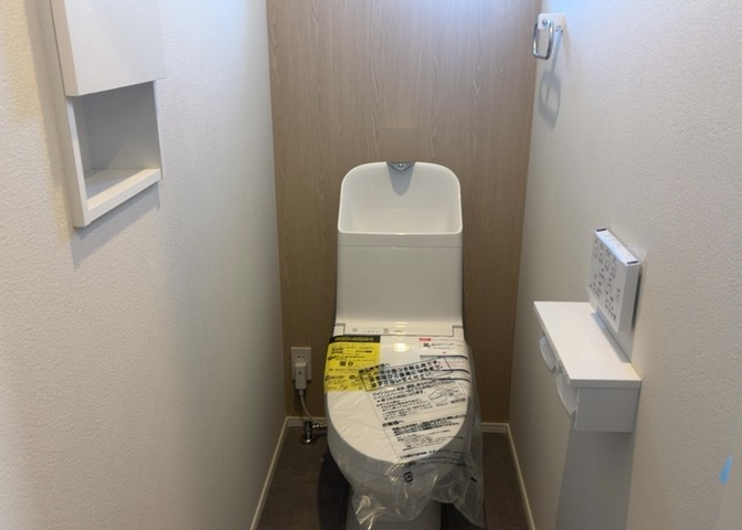 トイレは大きさや形、機能、抗菌性などが異なる多種多彩なタイプが各メーカーから出ています。それぞれに良さがあるため、事前にどういったタイプのトイレがいいのかをご家庭内で決めて、内見に行くといいでしょう。