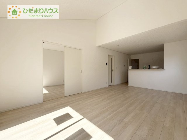 南向きのリビングではぽかぽかの日差しが感じられます☆彡