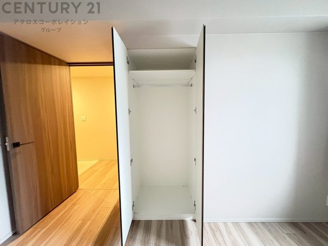 衣類やアクセサリー、小物類の収納が便利で整理整頓がしやすく、部屋の美観を保ちつつ、スペースを最大限に活用できます。衣服のしわやダメージを防ぎ、長持ちさせることができます。　
