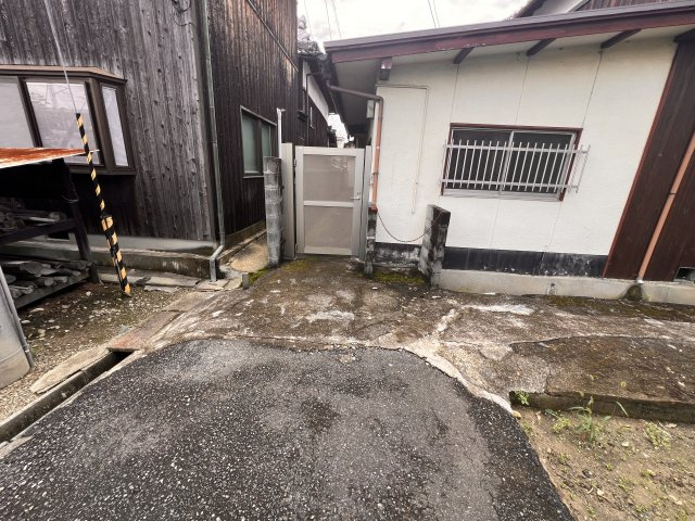 南側家屋の外観です