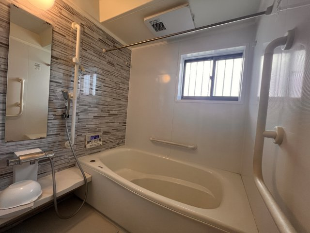 ※解体予定ですが、南側家屋内のバスルームです！きれいに使用されております！