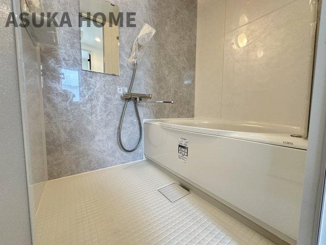 毎日の疲れを癒すバスタイム。住宅相談はアスカホームにお任せください。