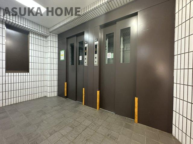 朝の忙しい時間に特に嬉しいエレベーターを2基完備。