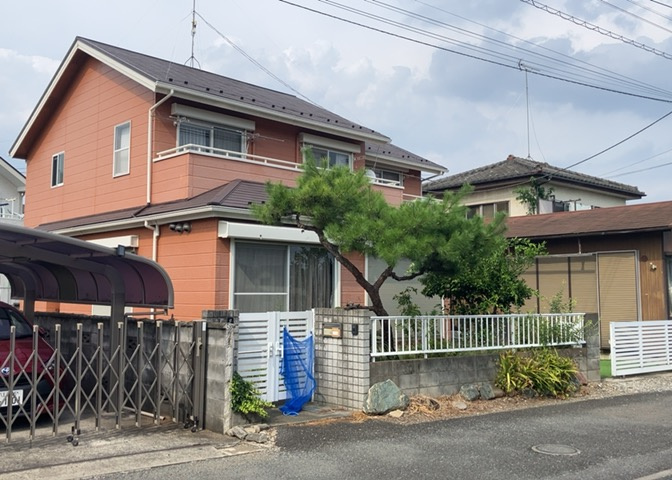 東側道路の場合は居室を南向きに設計しやすいため、朝日が入りやすいというメリットがあります。一方、西側道路も東側同様に居室を南向きに設計しやすいのですが、住宅地だと朝日が入りにくいという弱点があります。